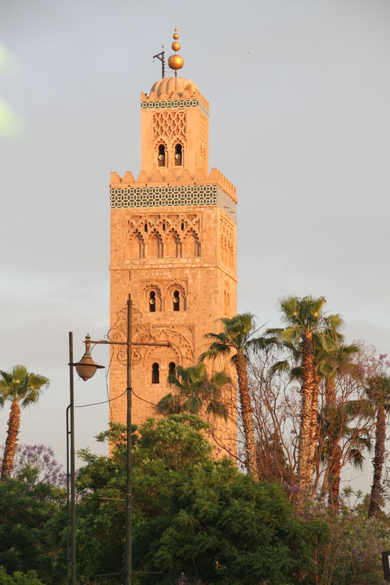 Le minaret est couronné par quatre boules en cuivre doré dont la plus grande mesure 2m de diamètre<br>...