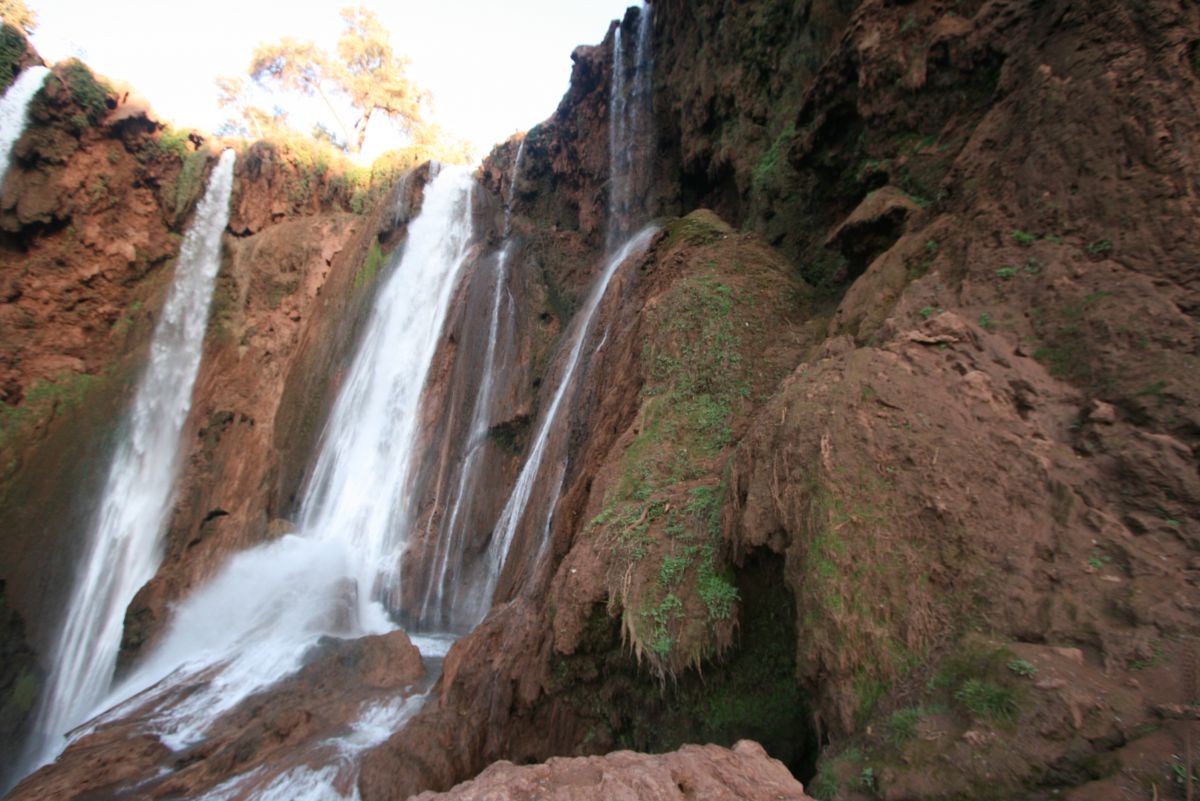 Ouzoud est sans conteste la plus belle et la plus impressionnante cascade marocaine. Ouzoud est sans conteste la plus belle et la plus impressionnante cascade marocaine.