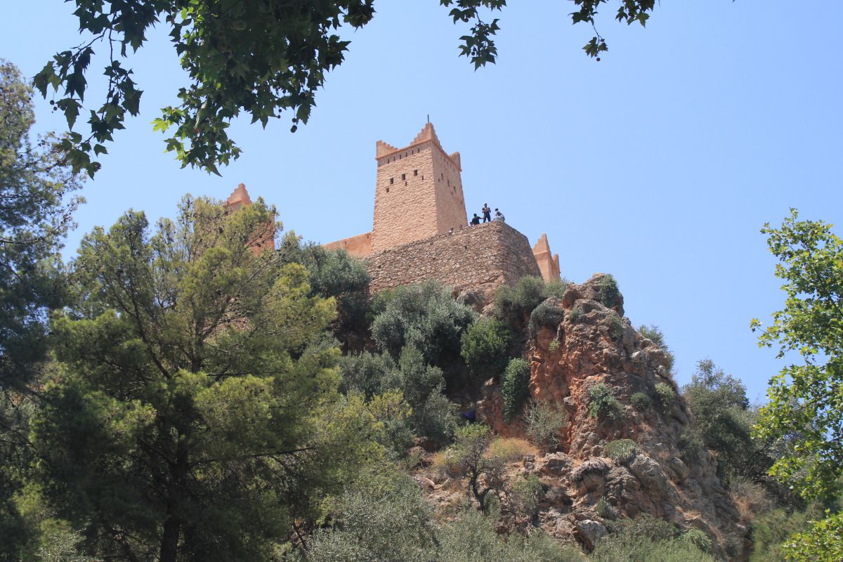le Borj Ras el Aïn surplombe les jardins de Aïn Asserdoun le Borj Ras el Aïn surplombe les jardins de Aïn Asserdoun