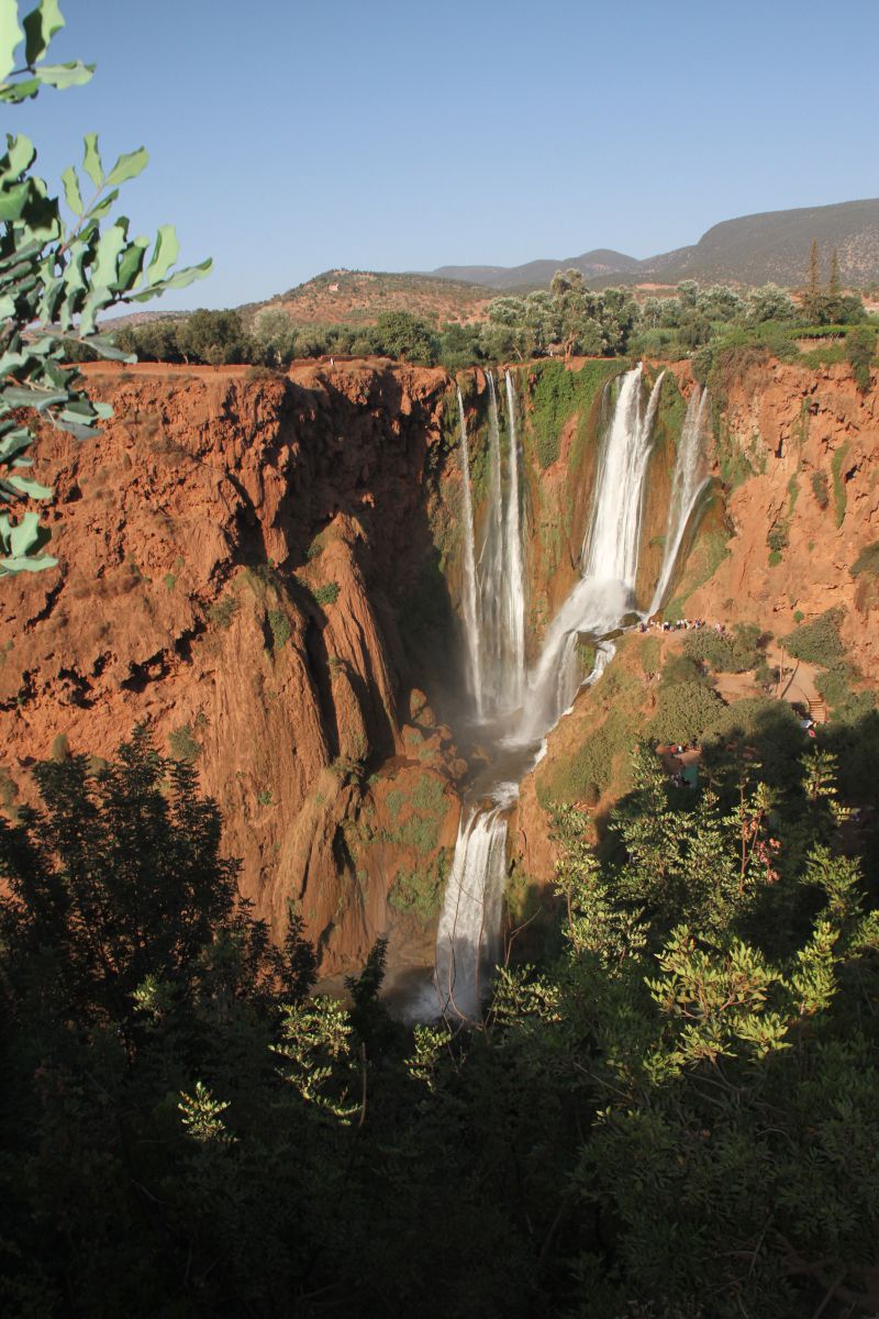 Les 110 mètres de hauteur de chute font d’Ouzoud la plus haute chute d’eau d’Afrique du Nord. Les 110 mètres de hauteur de chute font d’Ouzoud la plus haute chute d’eau d’Afrique du Nord.