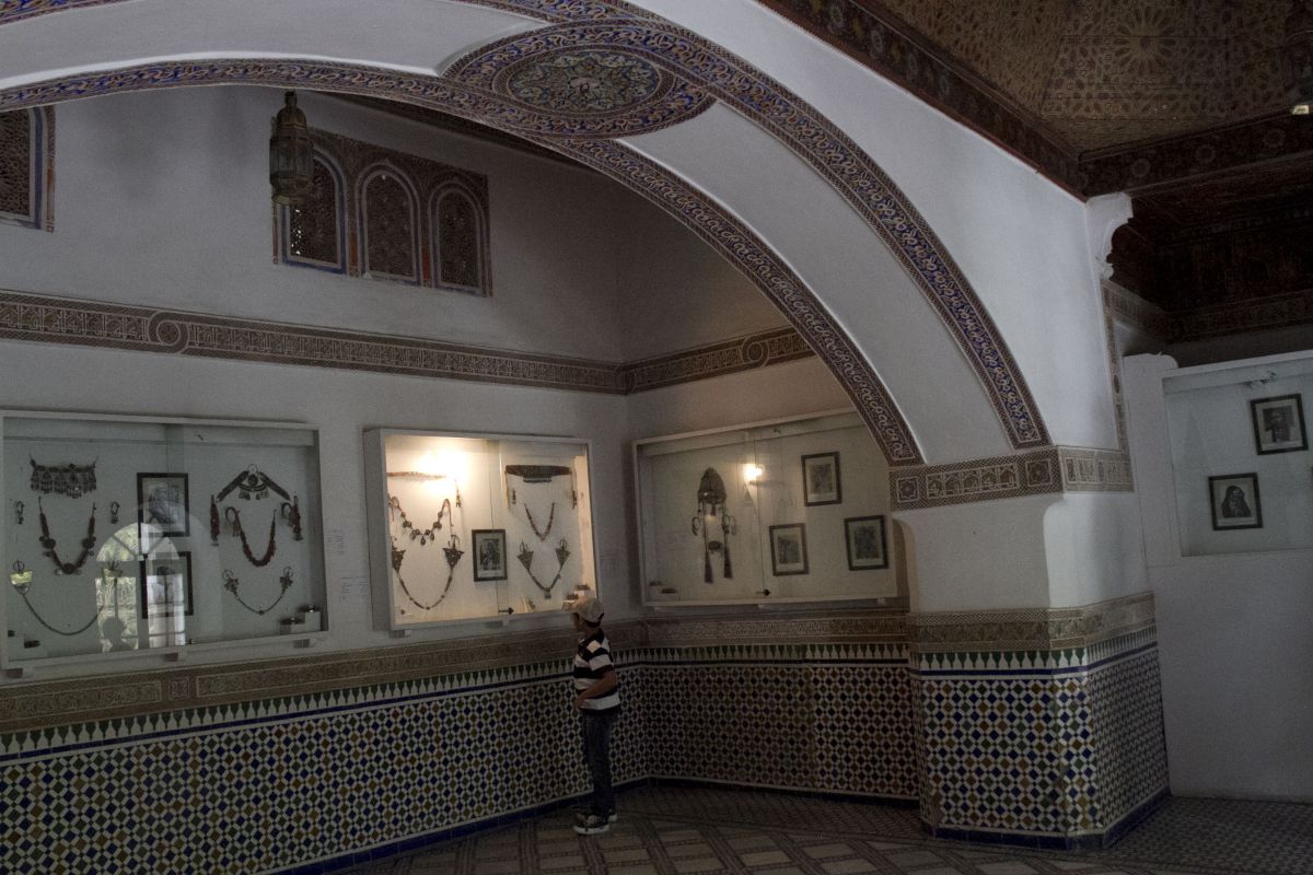 La salle du bijoux regroupe des parures berbères en argent typiques du Sud marocain. La salle du bijoux regroupe des parures berbères en argent typiques du Sud marocain.