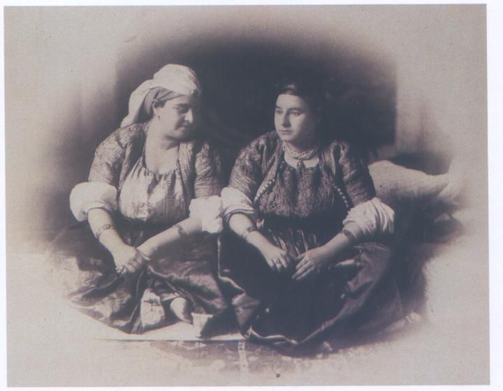 Deux femmes juives de Marrakech. Armée espagnole, 1893-1894 Deux femmes juives de Marrakech. Armée espagnole, 1893-1894