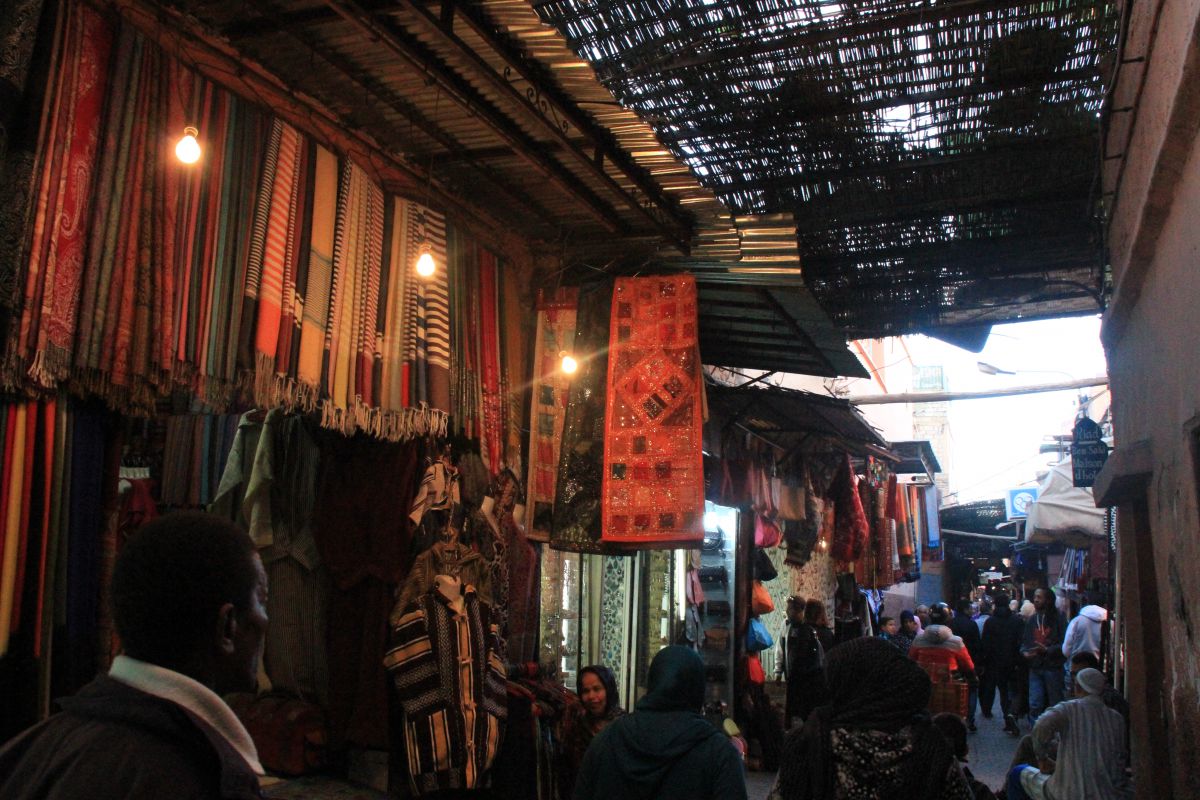 Au splendide Riad Zitoun el Kédim, les couvertures de ruelles permettent une circulation en toute fraicheur