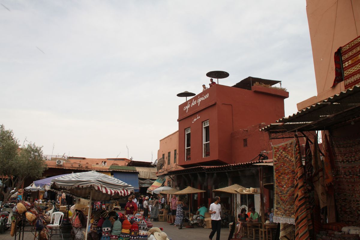 Rehba Kedima avec ses innombrables cafés permet une halte reposante au milieu des souks<br/>...
