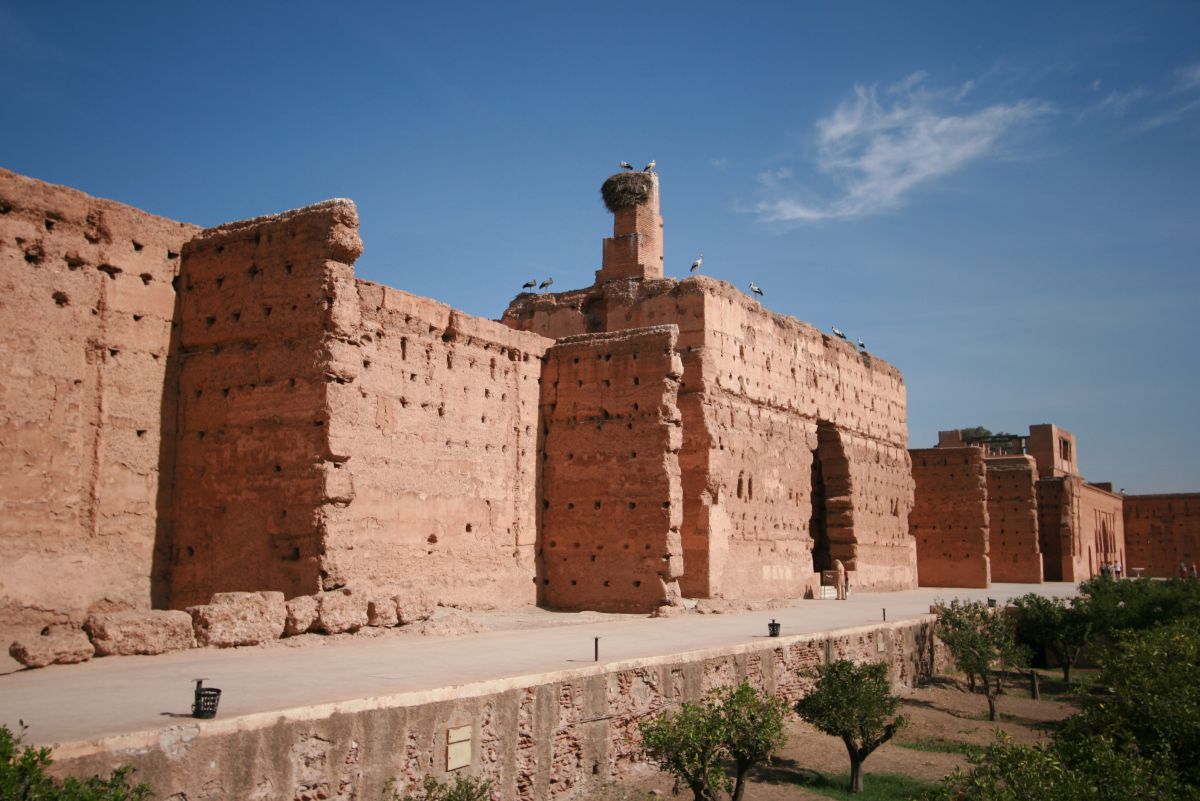 La construction du Palais el Badii fut ordonnée par Ahmed le doré pour célébrer sa victoire à la bataille des trois rois La construction du Palais el Badii fut ordonnée par Ahmed le doré pour célébrer sa victoire à la bataille des trois rois